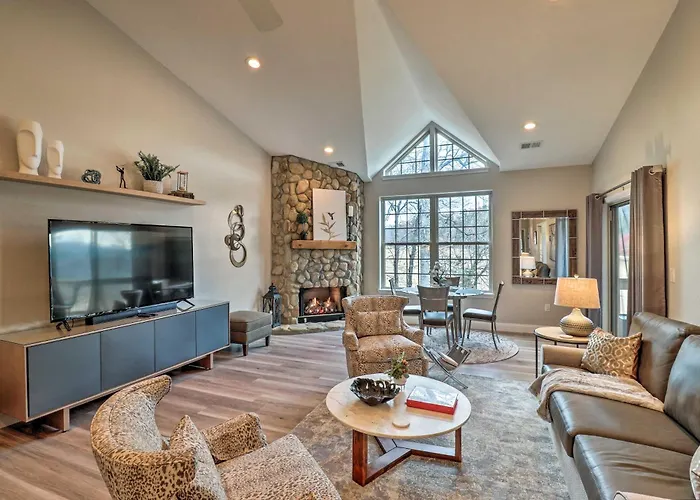 Indoor Pool & Golf Course Views: Lake Lure Condo!