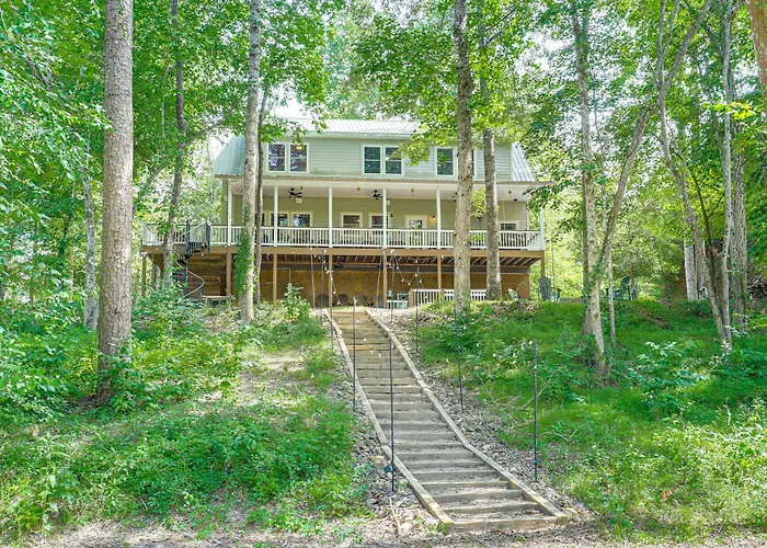 Riverfront Lake Lure Lodge W/ Fire Pit & Hot Tub!